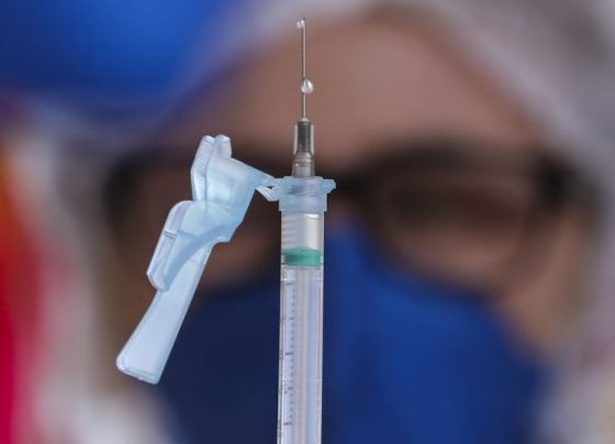 Vacinas contra covid-19 serão atualizadas contra novas variantes