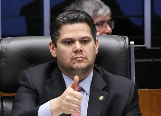 Alcolumbre destrava PEC do fim da 6×1 após conversas com Lula
