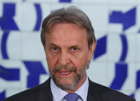 Após AVC isquêmico, líder do PT na Câmara continua internado