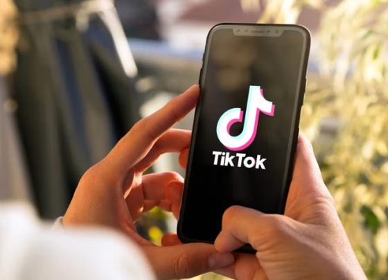 Brasil multa TikTok em R$ 153,7 mi por falhas em dados de adolescentes