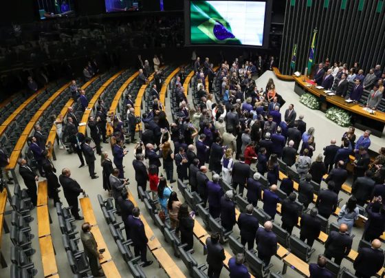 Câmara deve decidir sobre “taxa das blusinhas” nesta segunda