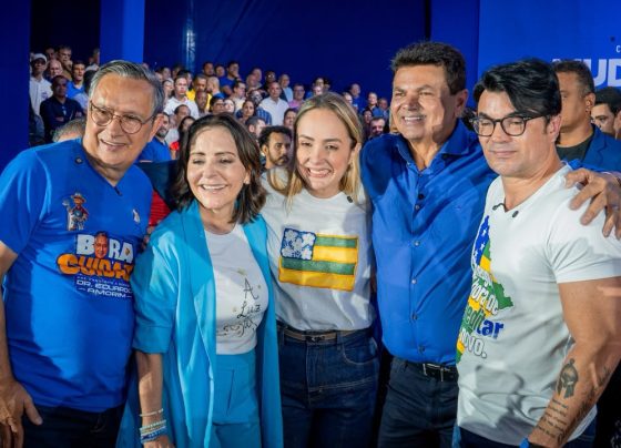 Delegado André David realiza adesivaço ao lado de sua coligação neste domingo