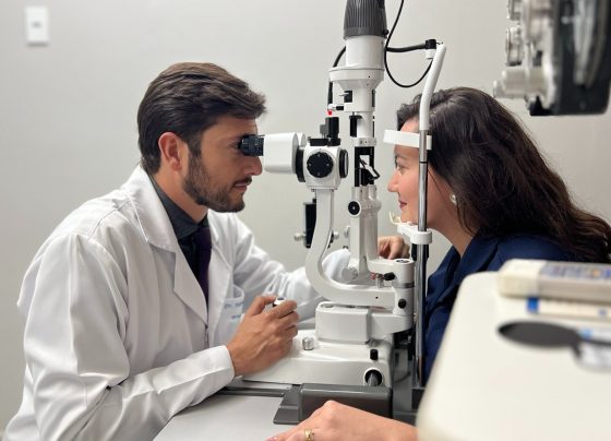 Demora em procurar oftalmologista ainda é o principal desafio no tratamento da catarata