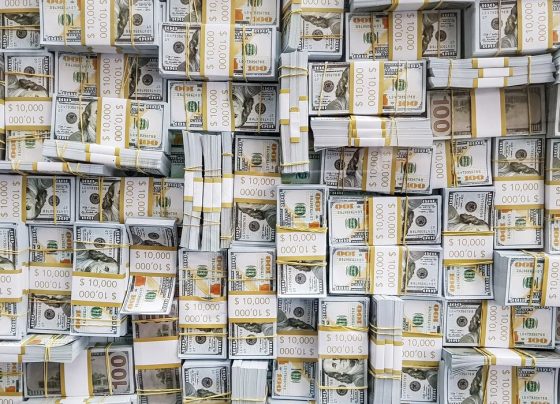 Dólar cai a R$ 5,14 com alívio no mercado externo