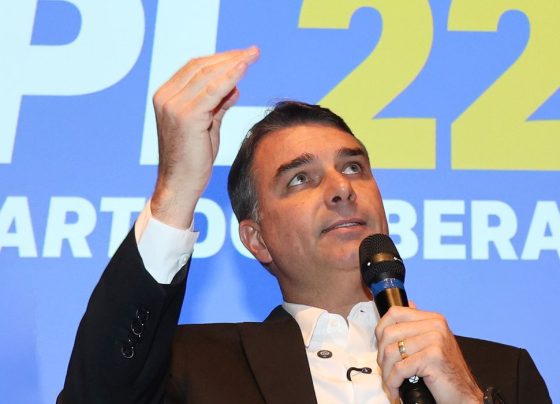 Filho mais velho de Bolsonaro, Flávio disputa a Presidência pelo PL