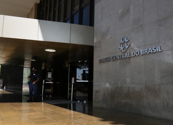 Focus: mercado reduz projeção para inflação e PIB de 2026 e mantém Selic em 13,75%