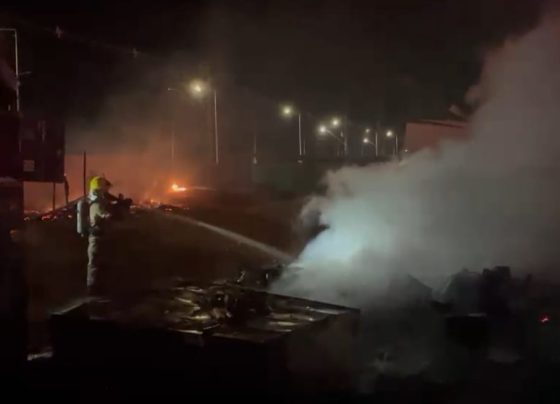 Incêndio atinge um canteiro de obras de condomínio na região do Mosqueiro em Aracaju; ninguém se feriu