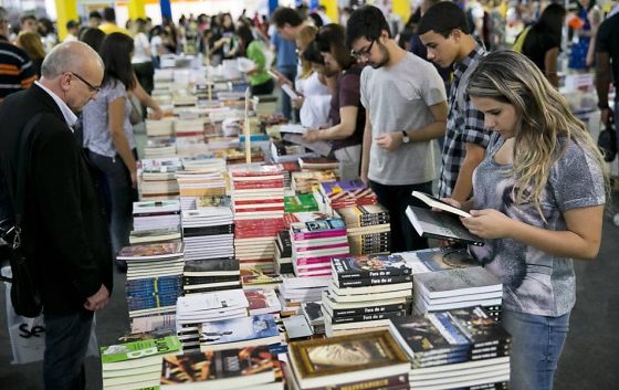 Mercado editorial brasileiro celebra crescimento em vendas e impulsiona pequenos negócios