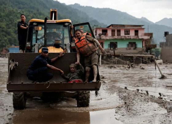Nepal: lama e chuva dificultam buscas por centenas de desaparecidos