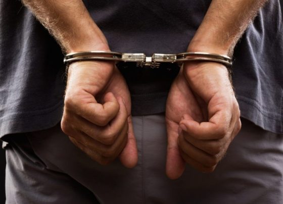 PMSE prende suspeito por tráfico de drogas e apreende entorpecentes no Bairro Almirante Tamandaré