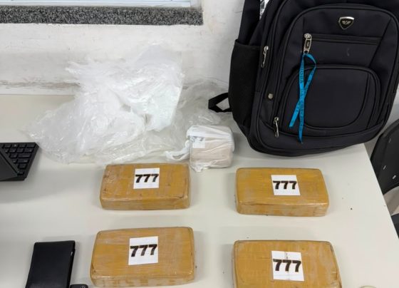 Polícia Militar apreende mais de 4,6 quilos de crack durante ação no Bairro América