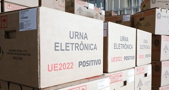 Redistribuição de urnas eletrônicas garante mais eficiência nos locais de votação, assegura TSE