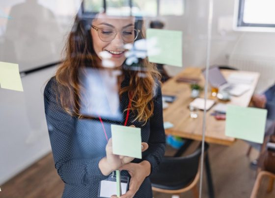 Santander X oferece programa global gratuito para incentivar universitários a transformar ideias em projetos reais