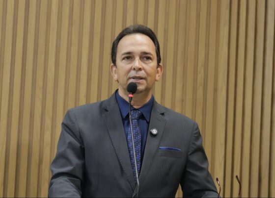 Fábio Meireles (PDT) questiona procedimento e permissão para instalação de sorveteria na Orla de Atalaia