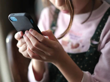 Uso excessivo de telas e redes sociais prejudica o rendimento escolar