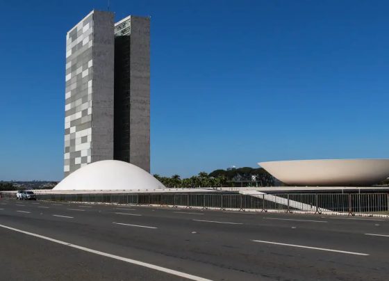 Votação da MP que zera “taxa das blusinhas” é adiada para terça