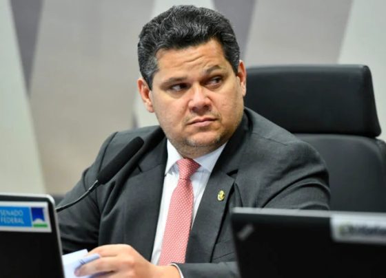 Alcolumbre cita Dark Horse ao reagir à pressão por impeachment de Moraes