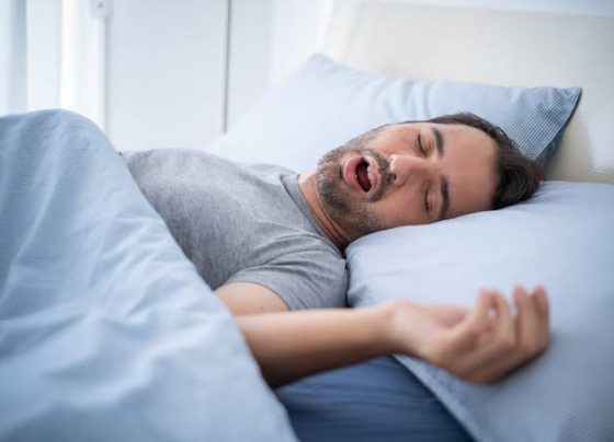 Apneia do sono desencadeia outros problemas de saúde