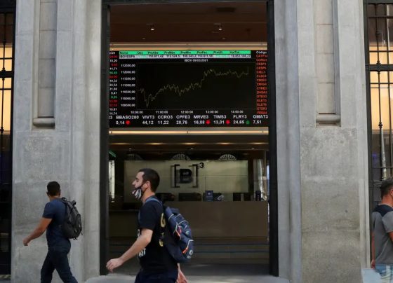 Bolsa sobe 1,3% e atinge maior nível em quase quatro meses
