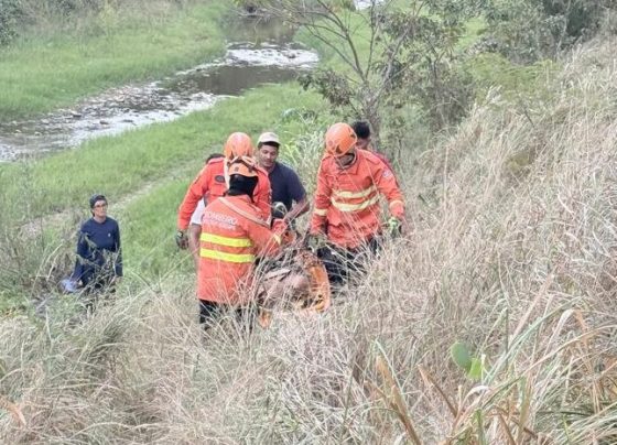 Bombeiros resgatam um homem ferido em cachoeira de difícil acesso em Nossa Senhora das Dores
