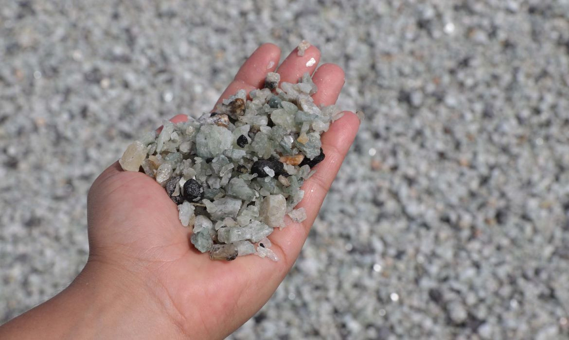 Brasil cria política para ampliar produção de minerais críticos