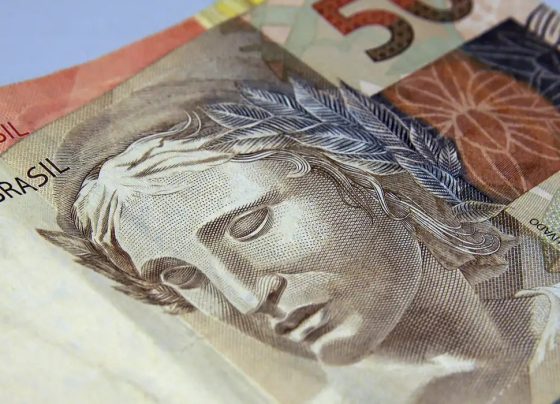 Brasileiros retiram R$ 10,5 bilhões da poupança em agosto