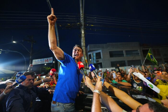 Caso seja eleito, Flávio Bolsonaro promete integrar o Brasil ao Escudo das Américas