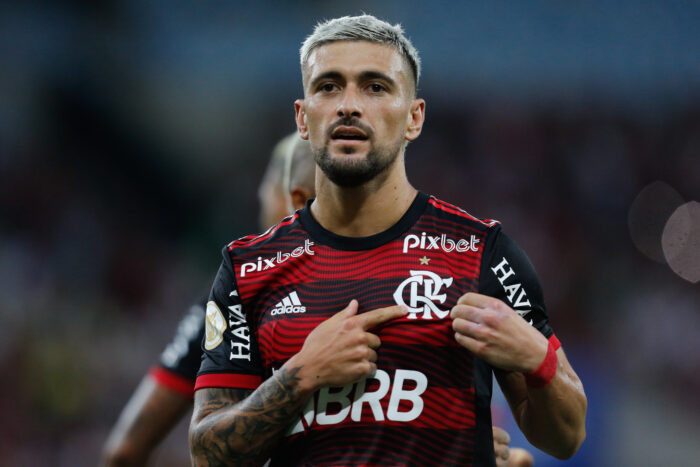 Clubes aprovam diminuição gradual de estrangeiros no futebol brasileiro até 2030
