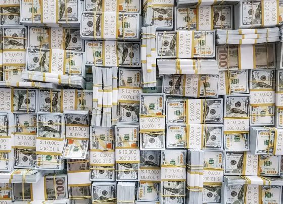 Com pessimismo externo, dólar sobe 0,47% e aproxima-se de R$ 5,20
