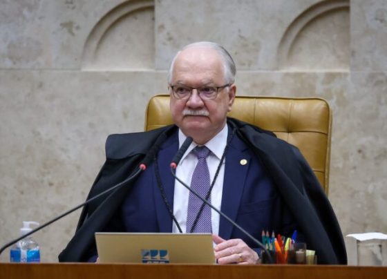 Crise no STF: Fachin aguarda explicações de Moraes e Mendonça