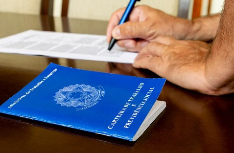 Desemprego fica em 5,3% no trimestre até agosto, menor nível para o período