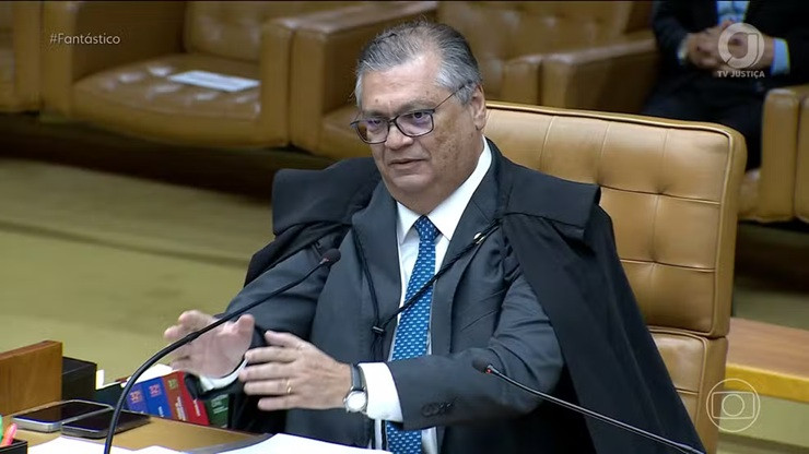 Dino pede apuração sobre elo de Vorcaro e cemitérios e comunica Fachin sobre Mendonça