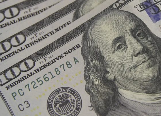 Dólar cai a R$ 5,08 e atinge menor valor em um mês