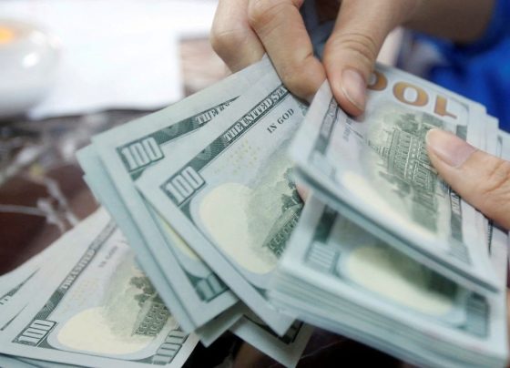 Dólar sobe e fecha perto de R$ 5,15 com aversão a risco