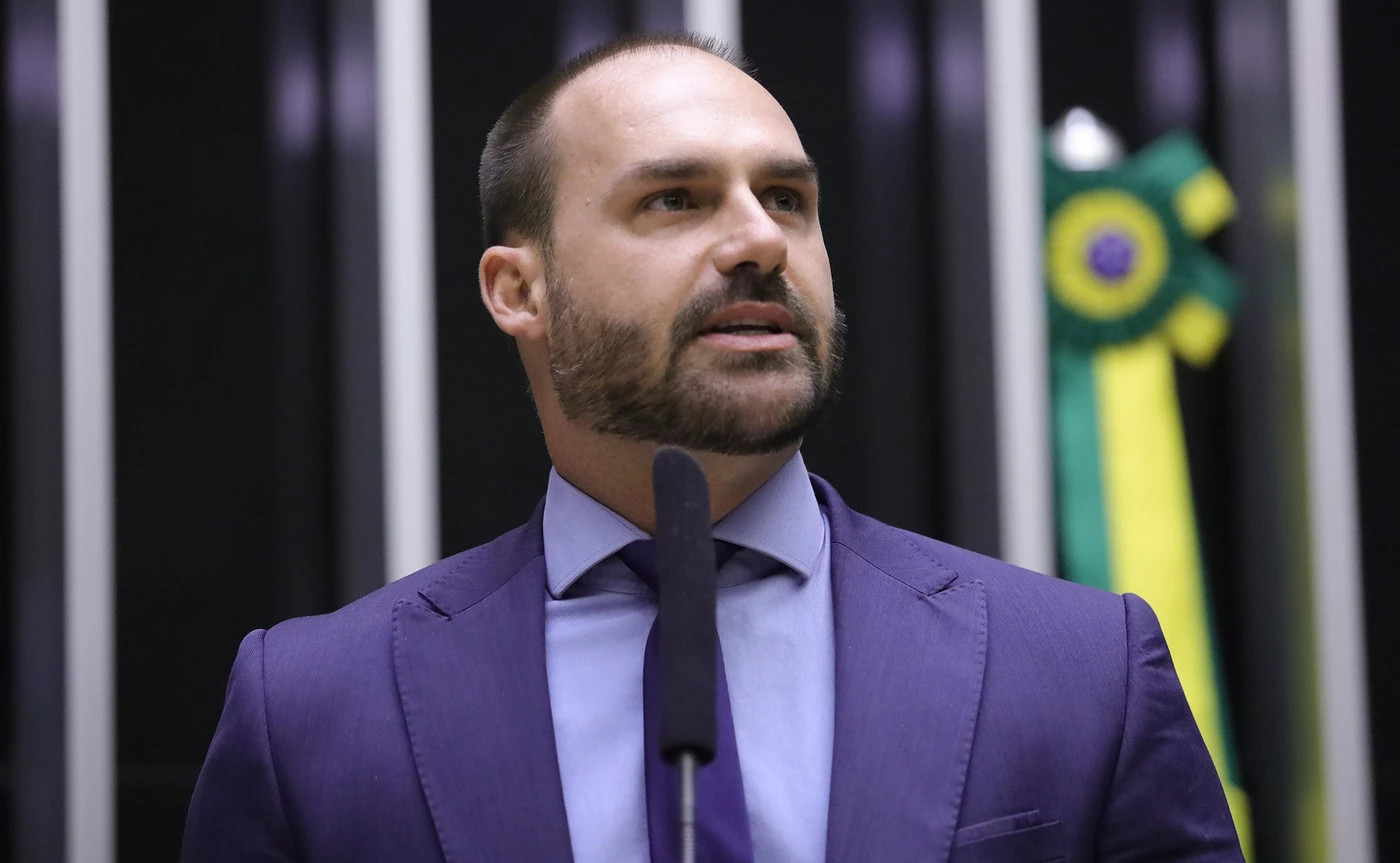 Eduardo Bolsonaro é demitido da PF por faltas injustificadas