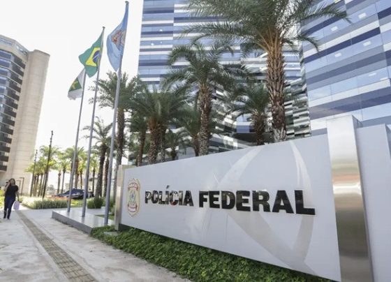 Em resposta a Fachin, PF diz que tem condições de enviar dados do celular de Vorcaro ao STF