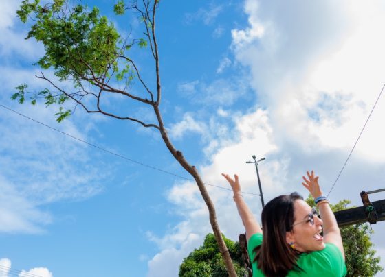 Emília participa de plantio que marca retomada da arborização da Hermes Fontes