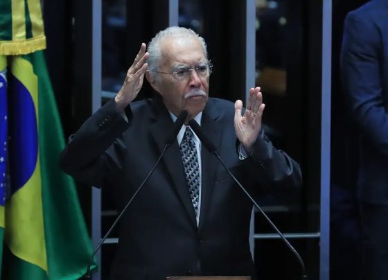 Ex-presidente José Sarney é internado com quadro de pneumonia