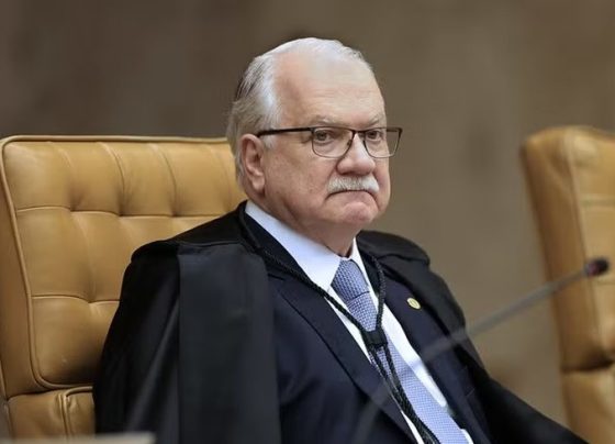 Fachin dá 24 horas para Mendonça levantar sigilo de todo caso Master