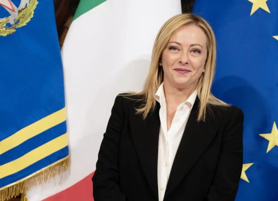 Giorgia Meloni torna-se a primeira-ministra mais longeva da Itália desde a Segunda Guerra Mundial