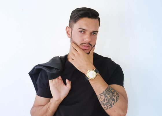 Íkaro Mendes leva o arrocha para o mundo com releituras de sucessos internacionais
