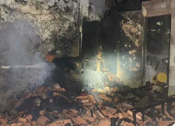 Incêndio destrói anexo de residência durante a madrugada no bairro Getúlio Vargas