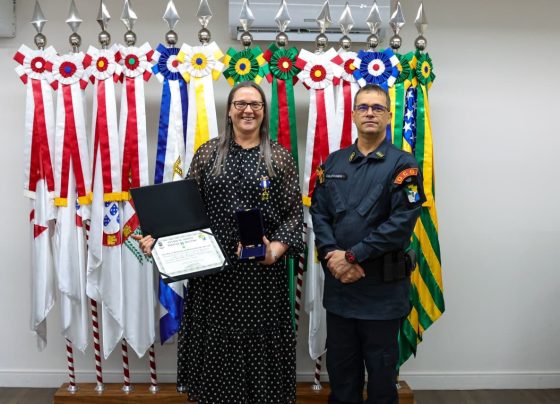 Integração e Reconhecimento: PMSE condecora promotora de Justiça com a Medalha do Mérito Policial Militar