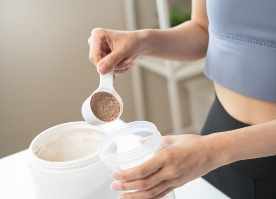Nem todo produto “protein” é saudável, nutricionista explica o que observar antes de consumir