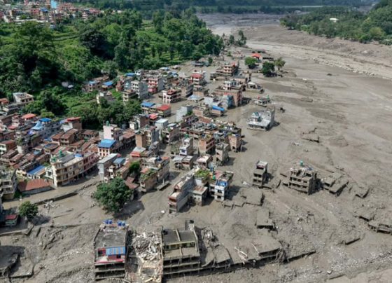 Número de mortes causadas pela avalanche no Nepal e no Tibete ultrapassa 1.000