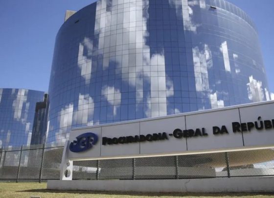 PGR pede anulação de investigação sobre conversas de Moraes e Vorcaro