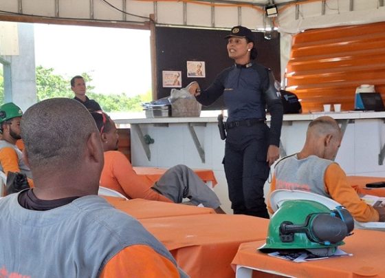 Patrulha Maria da Penha promove roda de conversa em canteiro de obra e reforça prevenção à violência contra a mulher