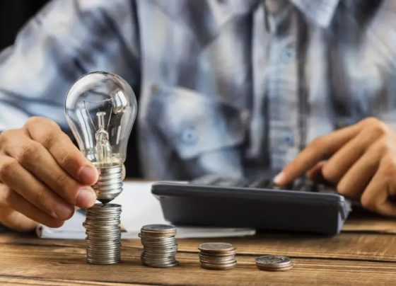Pequenos negócios poderão escolher fornecedor de energia a partir de 2027
