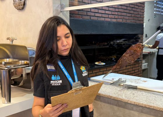 Pesquisa do Procon Aracaju revela variação de preços em churrascarias da capital