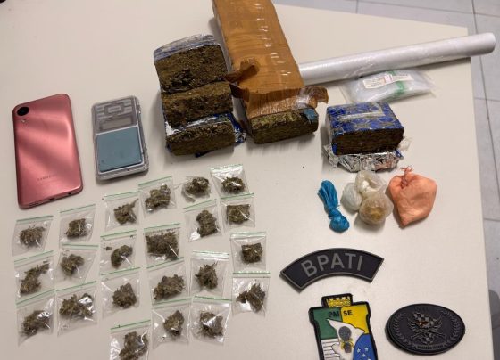 Polícia Militar apreende drogas e prende mulher por tráfico em Muribeca